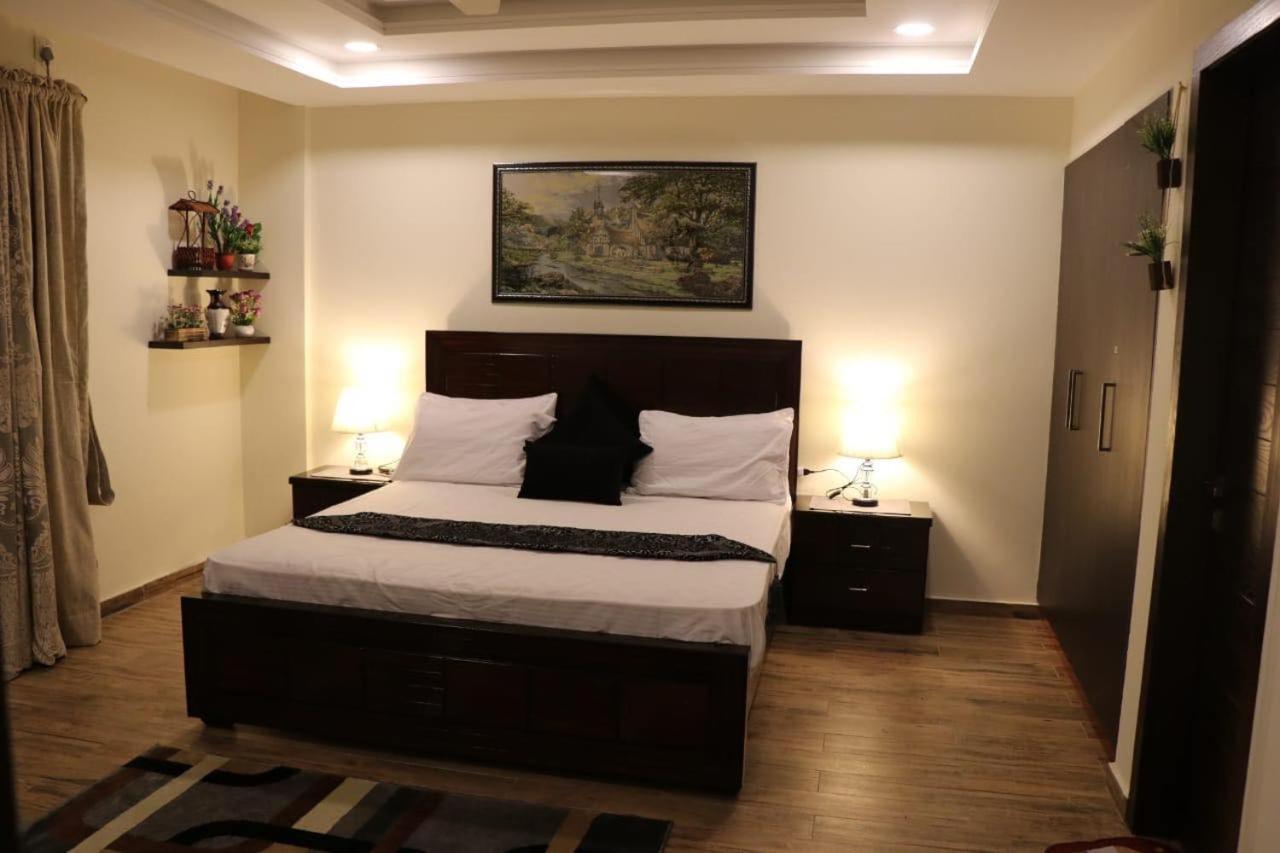 Elegant & Charming One Bed Apartment In Bahria Town Rawalpindi Eksteriør billede