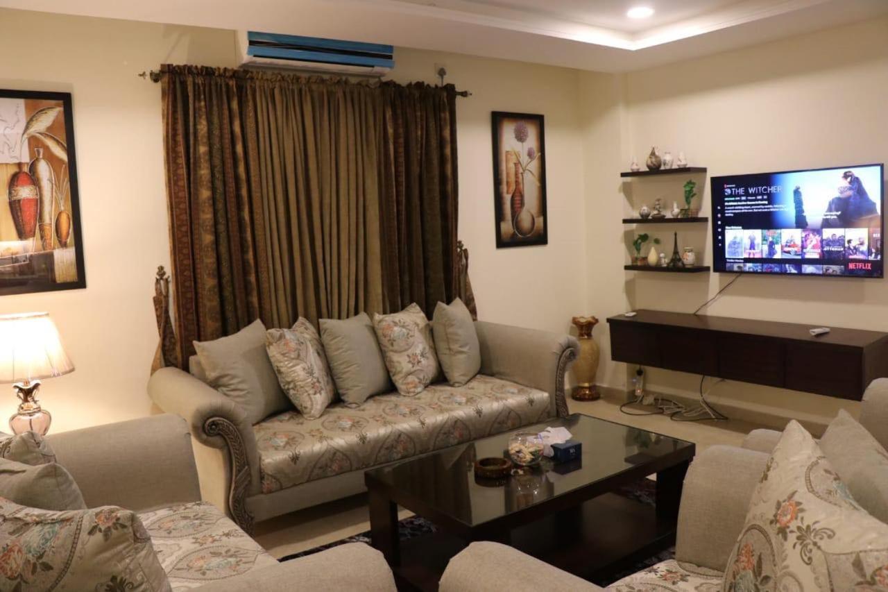 Elegant & Charming One Bed Apartment In Bahria Town Rawalpindi Eksteriør billede