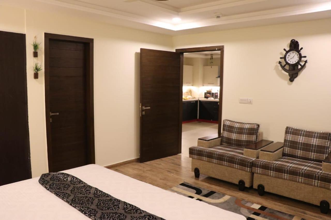 Elegant & Charming One Bed Apartment In Bahria Town Rawalpindi Eksteriør billede